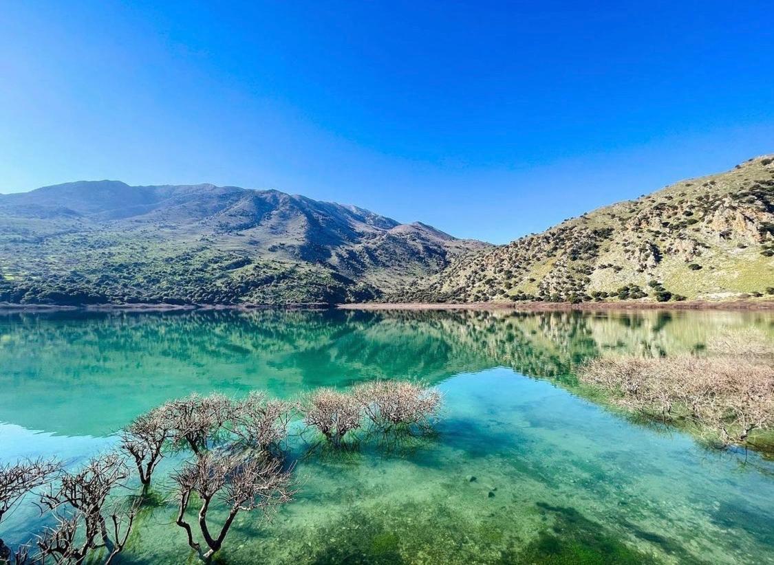 Korissia With Lake View Kournas Exterior photo